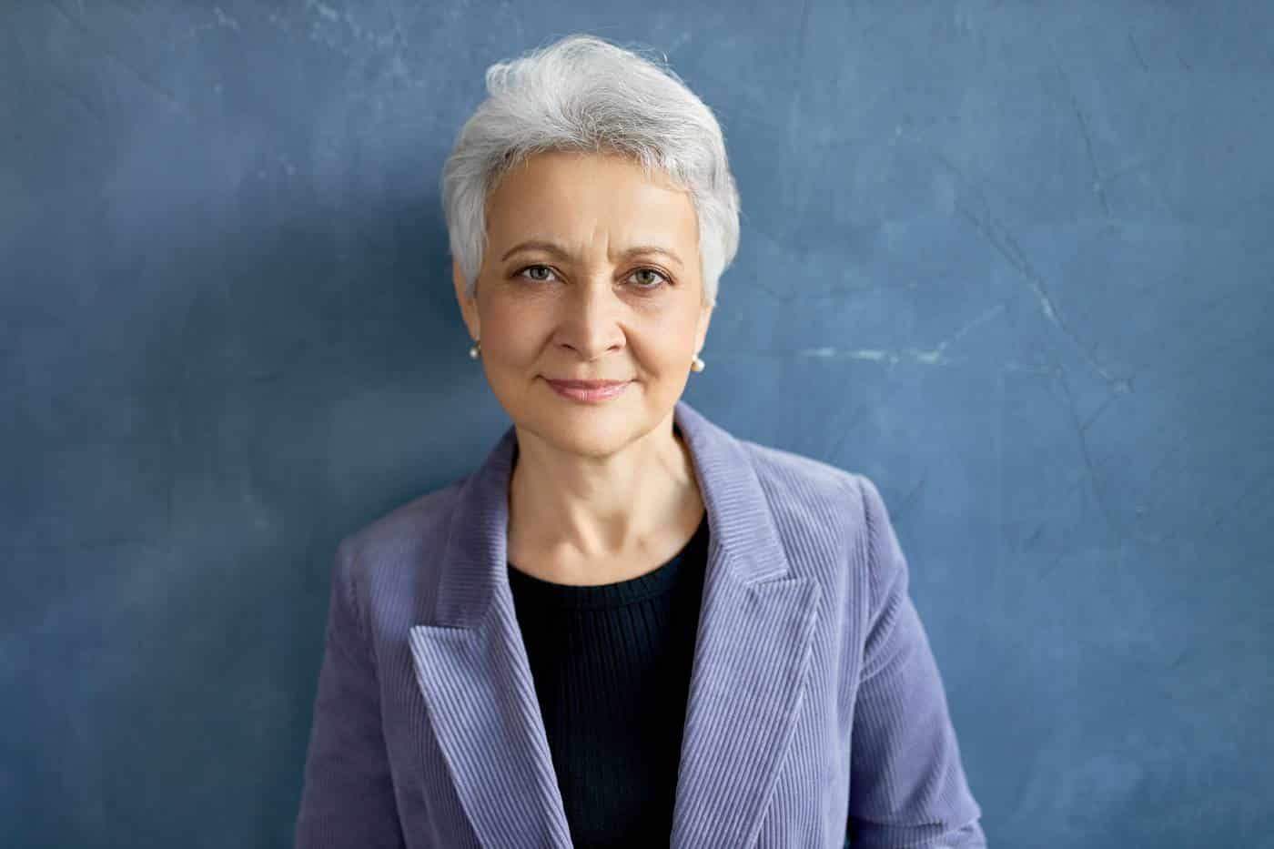 mature-woman-with-grey-hair-posing-with-violet-jacket